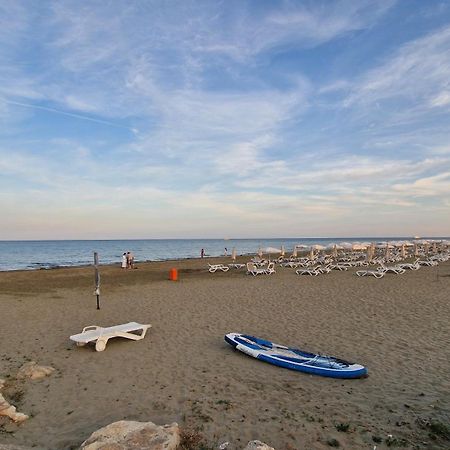 Serenity By The Sea ลาร์นาคา ภายนอก รูปภาพ